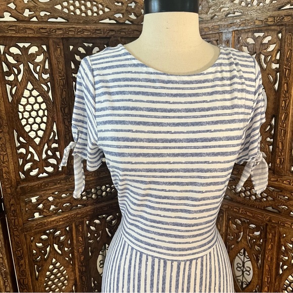 Flattering Striped Fit and Flare Stretch Maxi - Picture 3 of 11